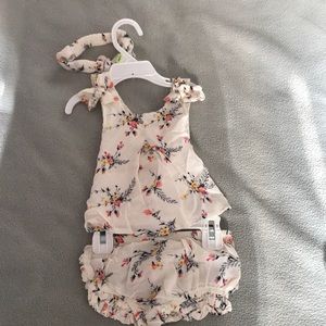 Jessica Simpson girls 2 piece outfit size 3-6 months